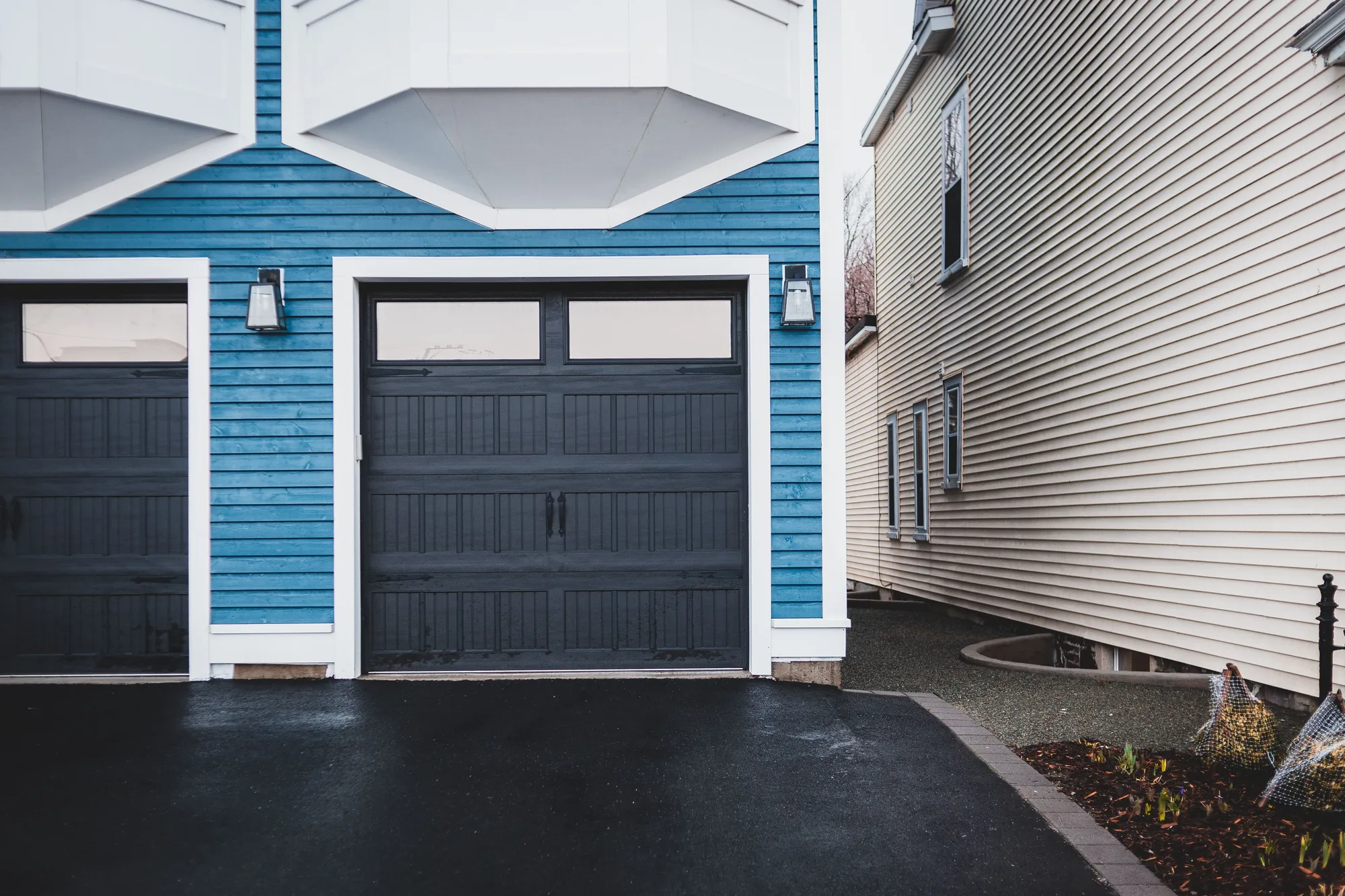 Residential garage door in Palmetto